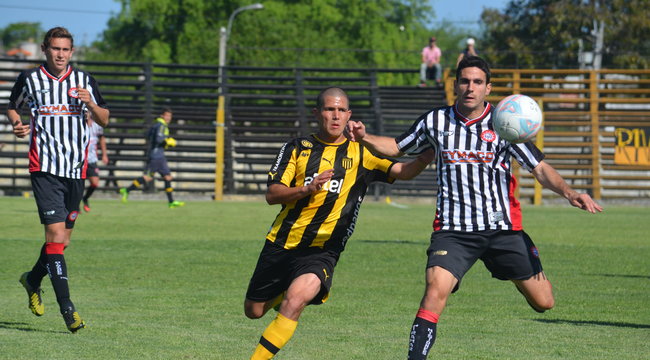 Peñarol presentó a su equipo de Fútbol Playa para el Mundialito